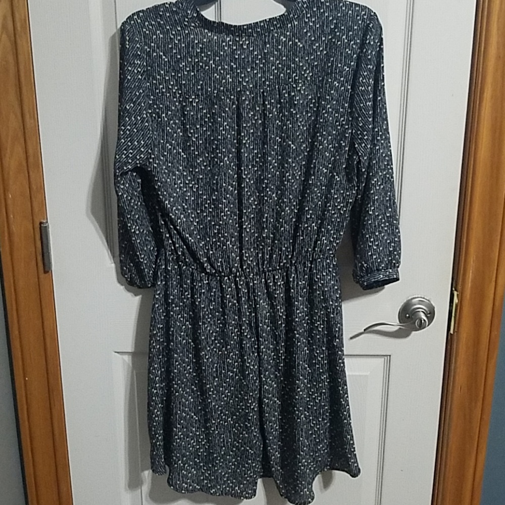 Dress - Picture 2 of 5